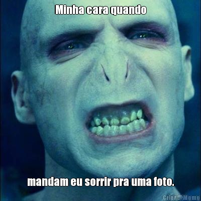 Minha cara quando mandam eu sorrir pra uma foto.