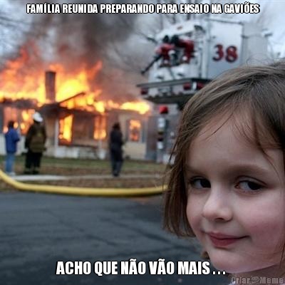 FAM�LIA REUNIDA PREPARANDO PARA ENSAIO NA GAVI�ES ACHO QUE N�O V�O MAIS . . . 