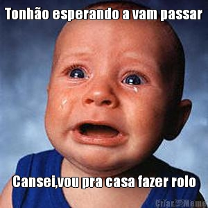 Tonh�o esperando a vam passar Cansei,vou pra casa fazer rolo
